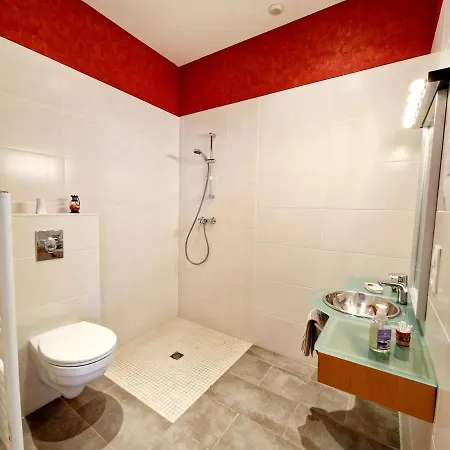 Les Jardins De La Grange Bed & Breakfast